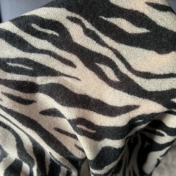 Yarnz Zebra 100% Cashmere Scarf  Wrap animal print - Picture 9 of 9